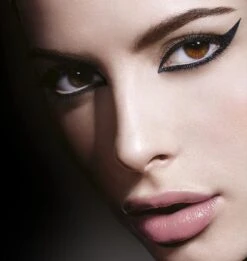 Maybelline Lasting Drama 24H Eyeliner - 4 Crushed Emerald 16 Maybelline Lasting Drama 24H Eyeliner - 4 Crushed Emerald -Cosmetica Winkel 1136x1200