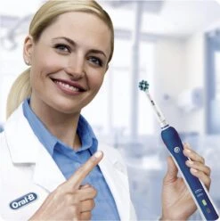 Oral B Oral-B Pro 2 2700 CrossAction - Elektrische Tandenborstel - Blauw, Wit -Cosmetica Winkel 1197x1200 1