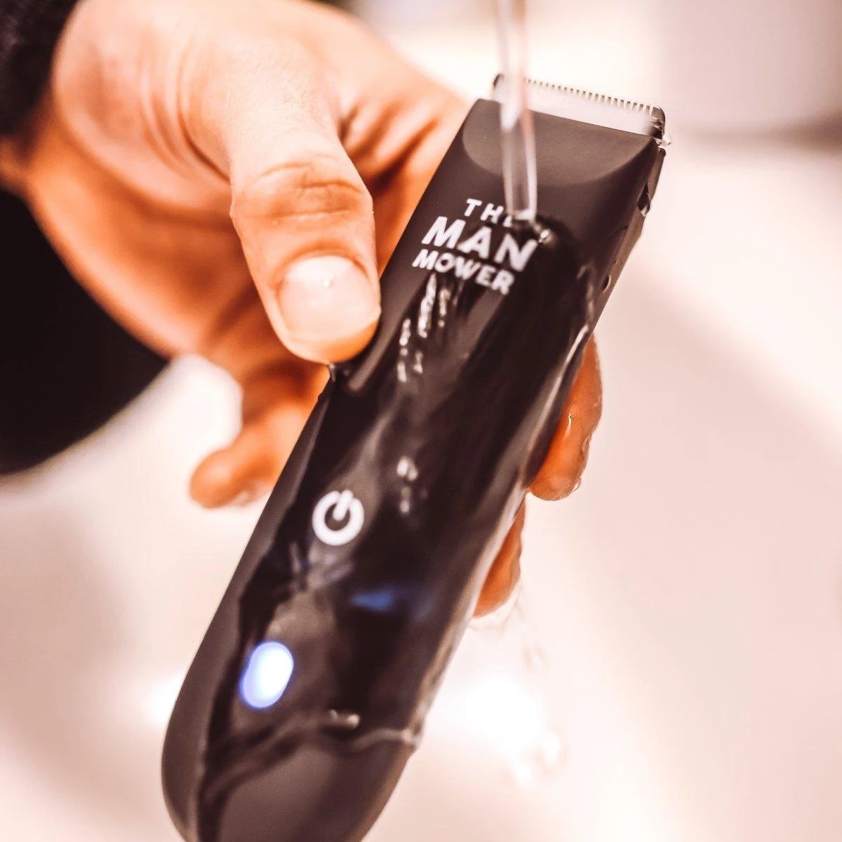 BALZY BushBuster 3.0 - Trimmer - Scheerapparaat - Haartrimmer - Bodygroomer - SafeShave Technologie - Waterdicht - Veilig Scheren - Oplaadbaar 2 BALZY BushBuster 3.0 - Trimmer - Scheerapparaat - Haartrimmer - Bodygroomer - SafeShave Technologie - Waterdicht - Veilig Scheren - Oplaadbaar - Afbeelding 2