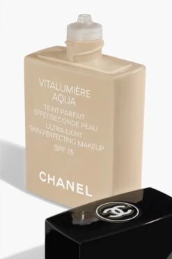 Chanel Vitalumiere Aqua Foundation - 30 Beige - SPF15 - 30 Ml -Cosmetica Winkel 800x1200 2